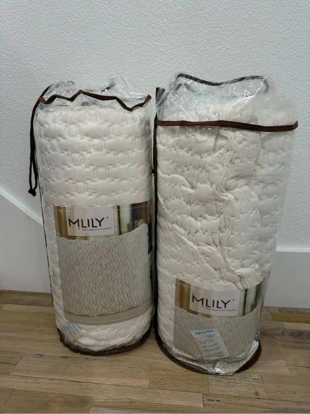 NEW Memory Foam pillows White Bed Pillows - Set of 2